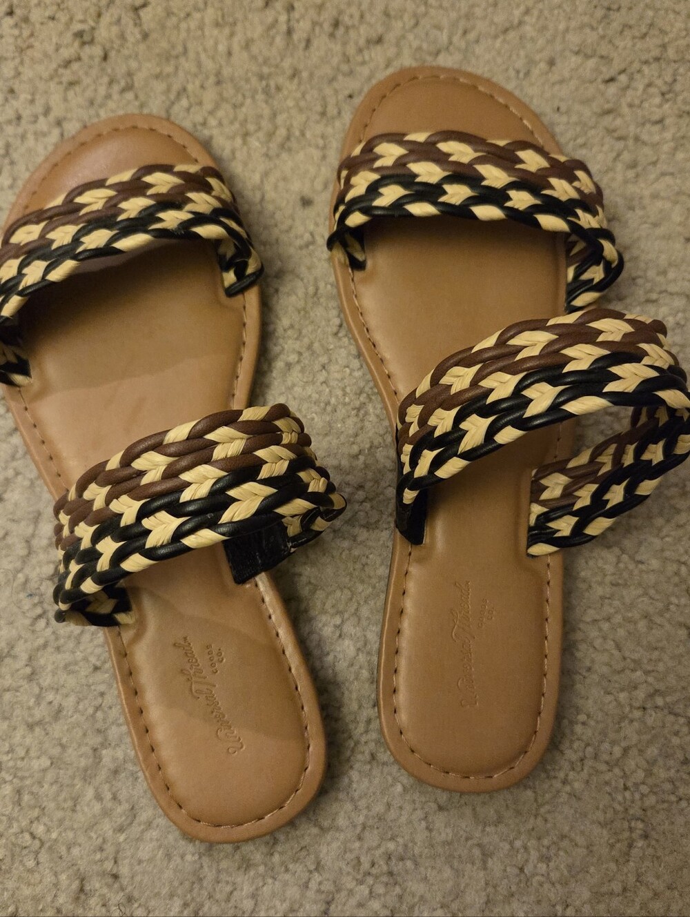 Universal Thread Sandals 6.5